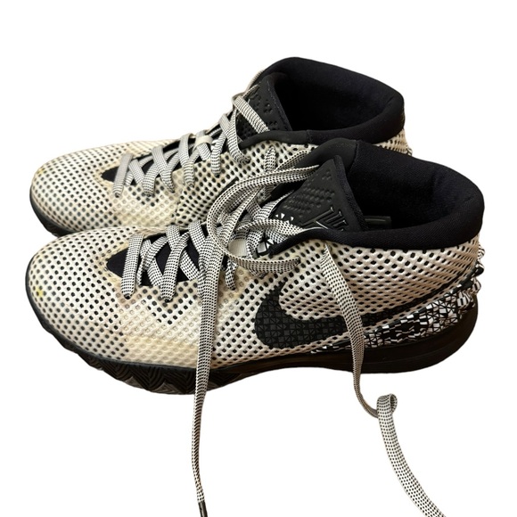 Nike Kyrie 1 BHM Basketball Sneakers. Size 9. VGUC. - Picture 9 of 10